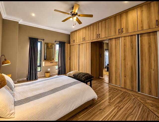 5 BEDROOM FREEHOLD FOR SALE IN MIDSTREAM ESTATE